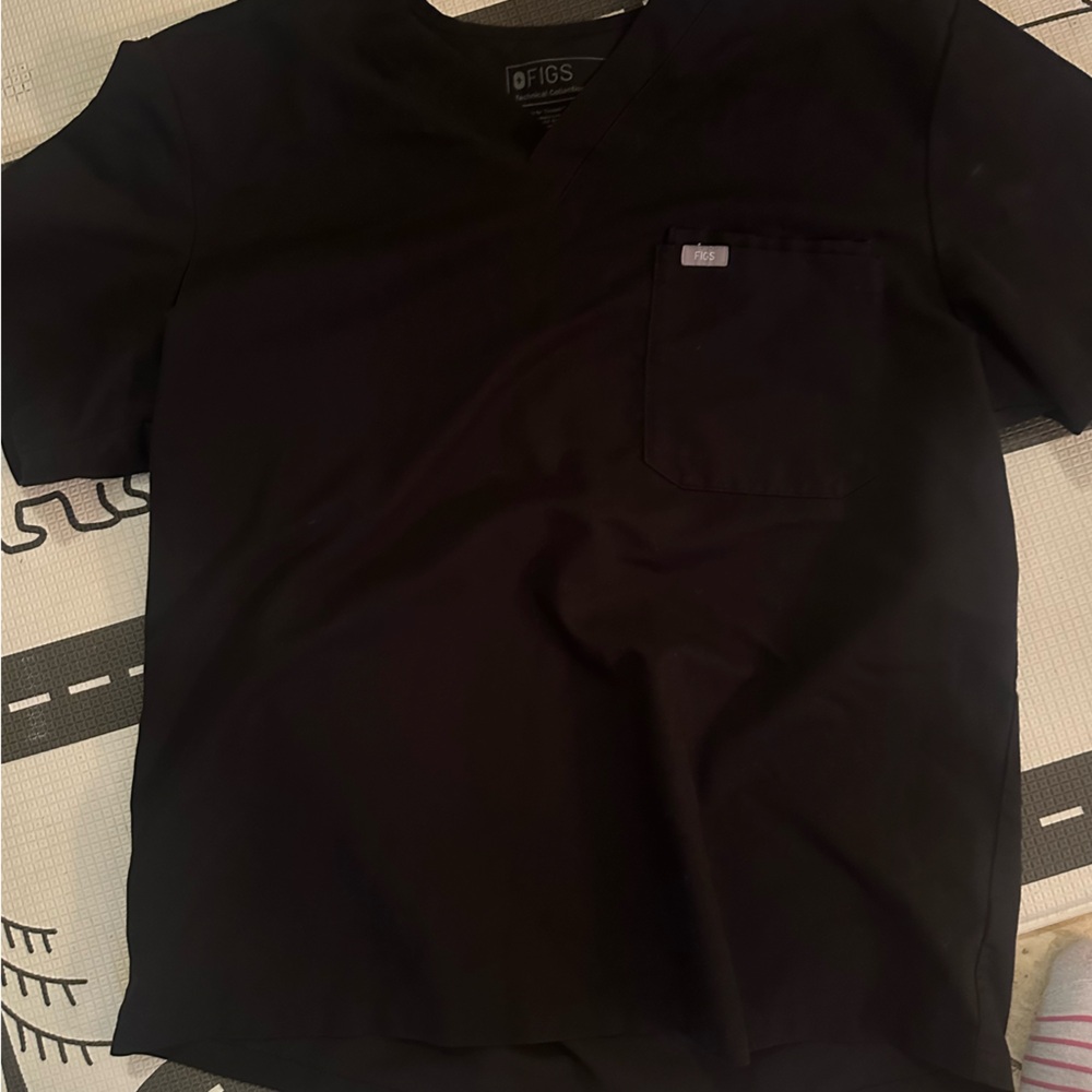 Men’s figs top